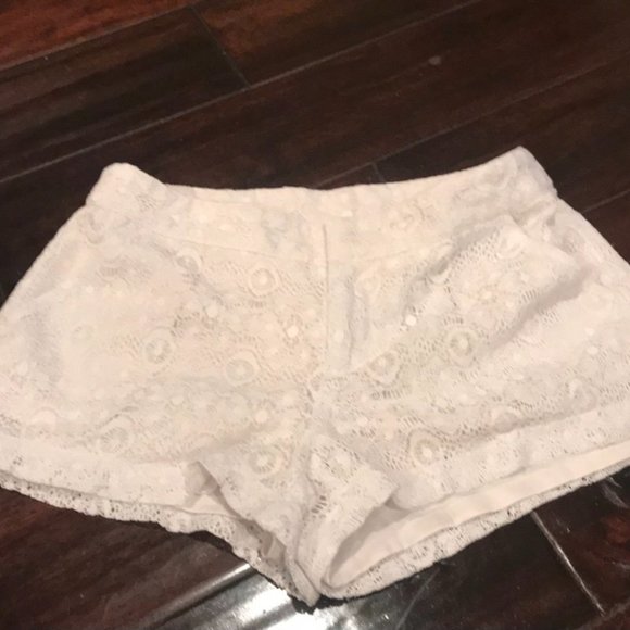 Guess lace shorts, size 26 - Picture 2 of 4